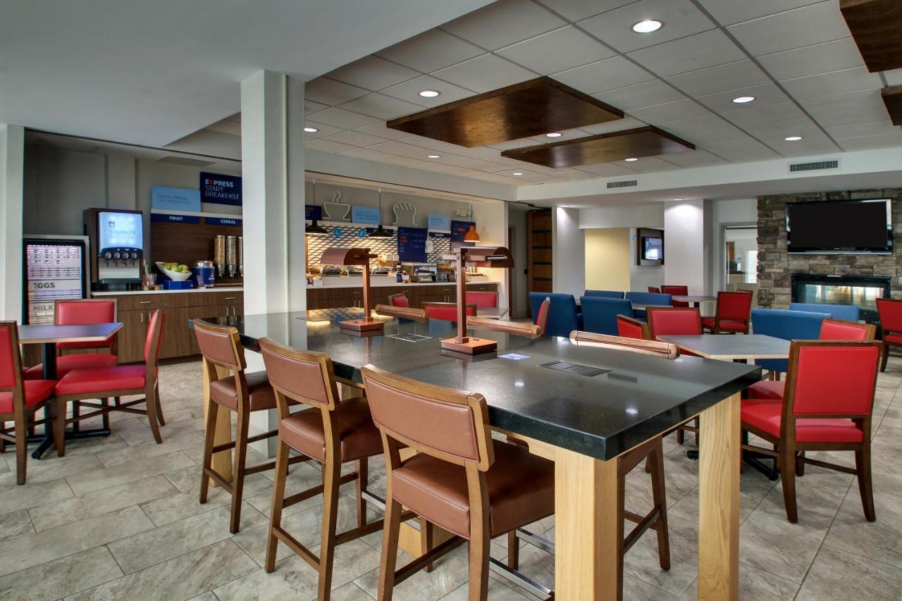 Holiday Inn Express Hotel & Suites Waukegan/Gurnee By Ihg Exterior photo