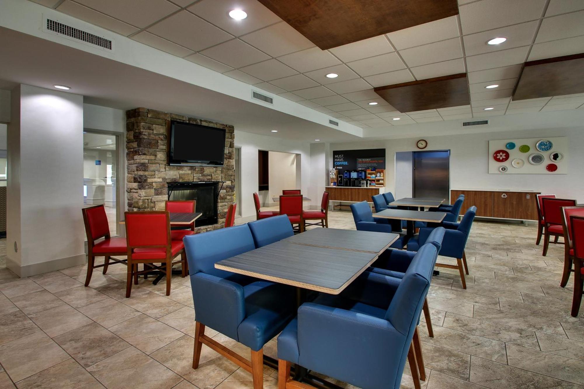 Holiday Inn Express Hotel & Suites Waukegan/Gurnee By Ihg Exterior photo