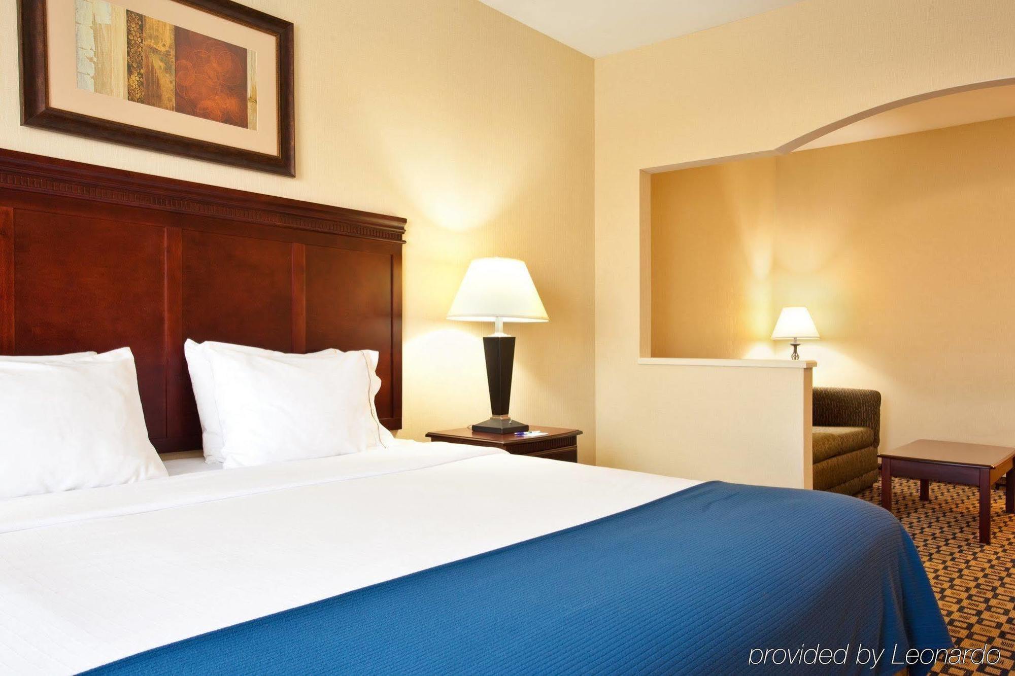 Holiday Inn Express Hotel & Suites Waukegan/Gurnee By Ihg Room photo